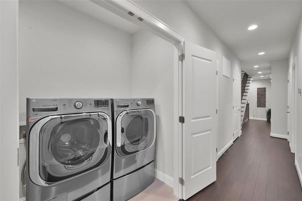 Interior, Recessed Lighting, Washer, Wood Texture Flooring