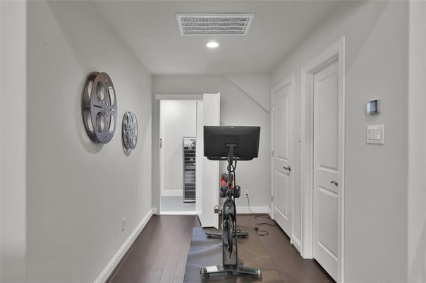 Fitness Equipment, Interior, Recessed Lighting, Wood Texture Flooring