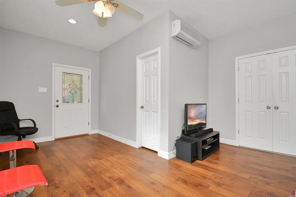 Interior, Recessed Lighting, Wood Texture Flooring