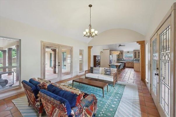Chandelier, Interior, Living room, Pendant Lights