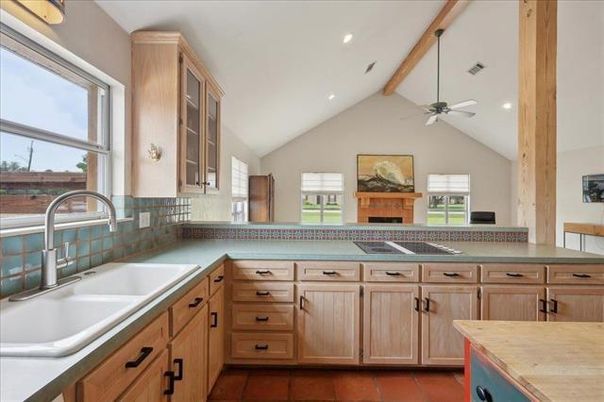 Fireplace, Interior, Kitchen, Recessed Lighting