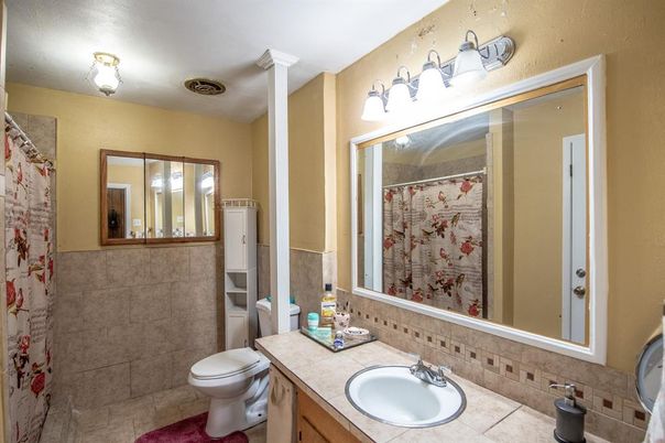 Bathroom, Interior, Tile Countertops