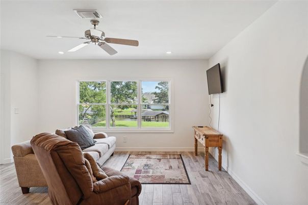 Interior, Living room, Recessed Lighting, Wood Texture Flooring