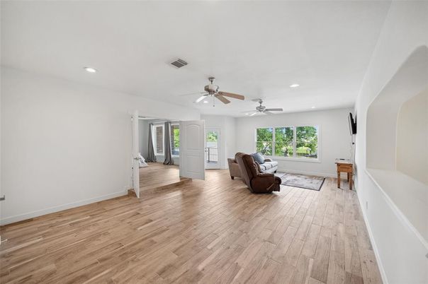 Interior, Recessed Lighting, Wood Texture Flooring