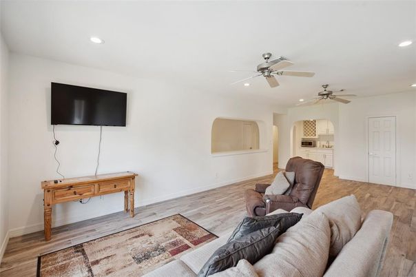Interior, Recessed Lighting, Wood Texture Flooring