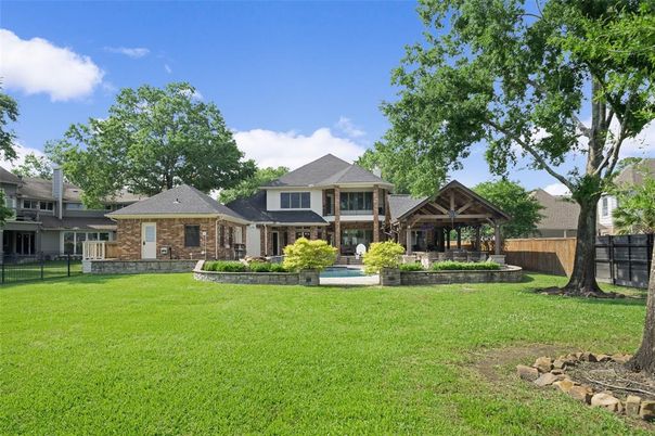 Backyard, Exterior, Facade, Brick Facade, American Craftsman