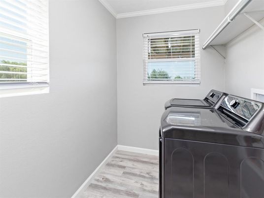 Interior, Washer, Wood Texture Flooring