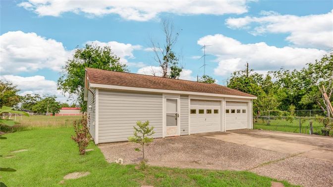 Backyard, Detached Garage, Exterior