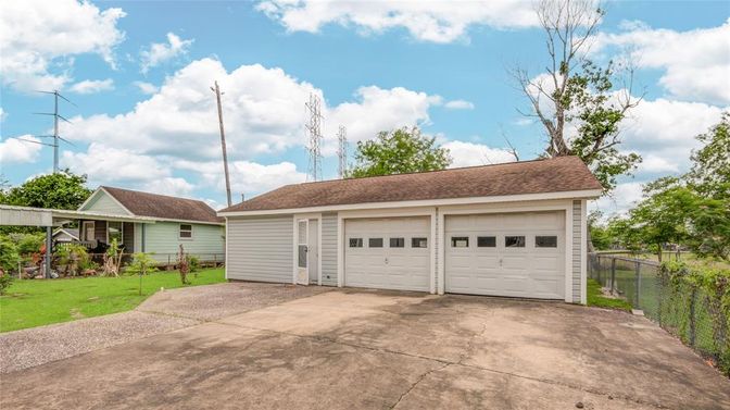 Detached Garage, Exterior