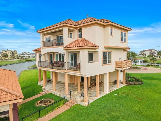 Backyard, Exterior, Water