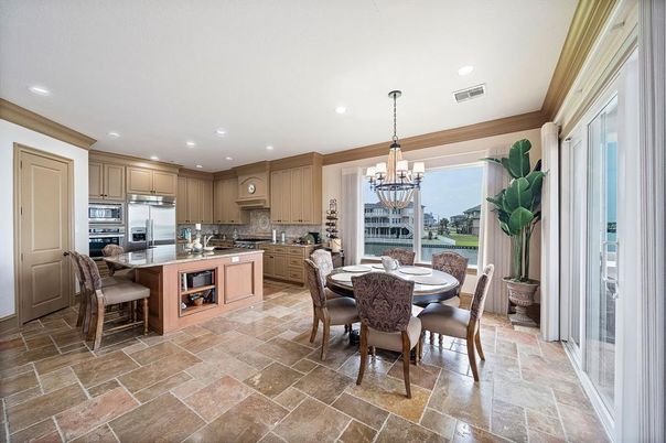 Chandelier, Dining room, Interior, Kitchen, Recessed Lighting, Stainless Steel Appliances