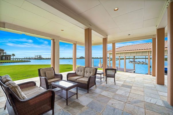 Exterior, Recessed Lighting, Water