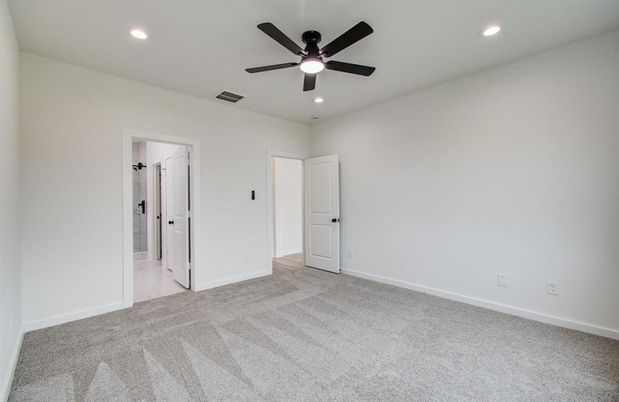 Empty room, Interior, Recessed Lighting