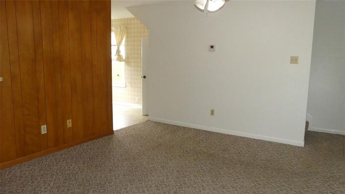 Empty room, Interior