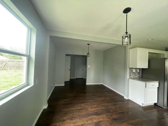 Interior, Pendant Lights, Wood Texture Flooring