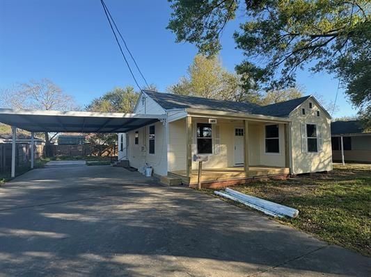 Backyard, Exterior, Facade, Ranch