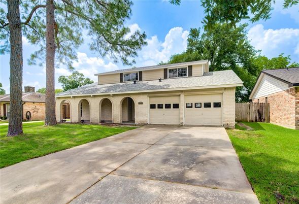 Attached, Exterior, Facade, Ranch