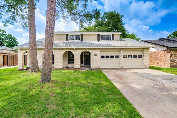 Attached, Exterior, Facade, Brick Facade, Ranch