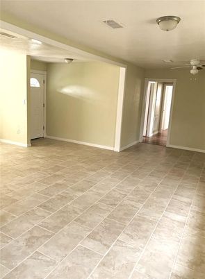 Empty room, Interior