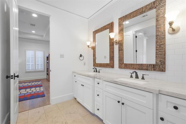 Bathroom, Dual Sink Vanities, Interior, Recessed Lighting
