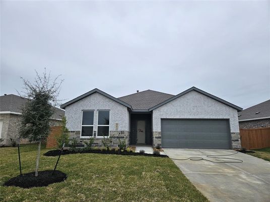 Attached, Exterior, Facade, Ranch