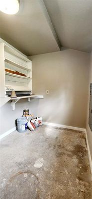 Empty room, Interior