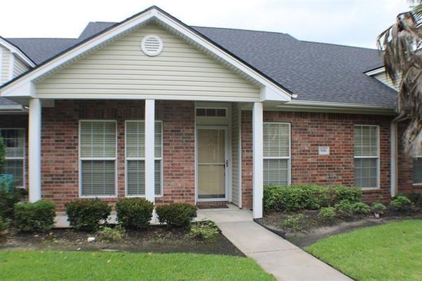 Exterior, Facade, Brick Facade, American Craftsman