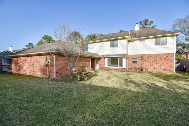 Exterior, Facade, Brick Facade, Split Level