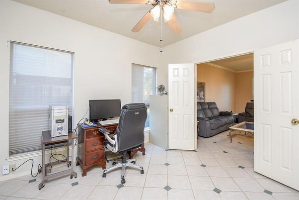 Home Office, Interior