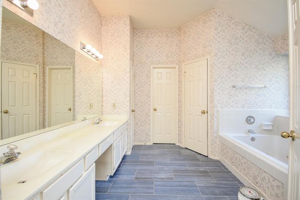 Bathroom, Dual Sink Vanities, Interior