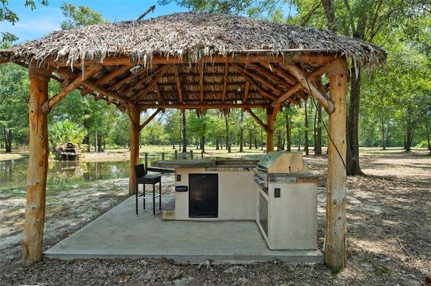 Exterior, Lake
