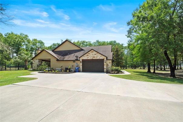Attached, Backyard, Exterior, Facade, Brick Facade, None