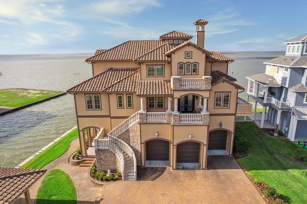 Attached, Exterior, Facade, Water, Mediterranean