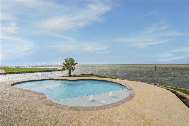 Exterior, Pool, Water