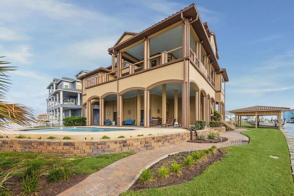 Backyard, Exterior, Pool