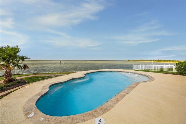 Exterior, Pool, Water