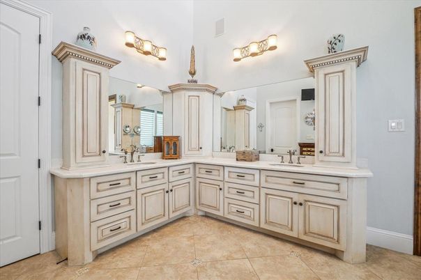 Bathroom, Dual Sink Vanities, Interior