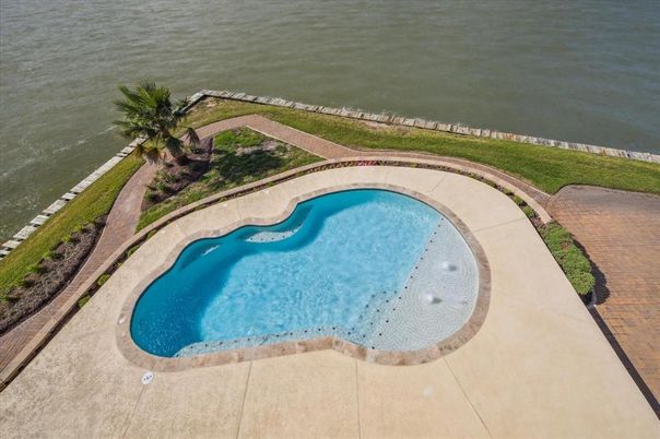 Exterior, Pool, Water
