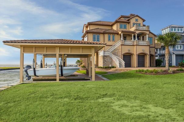Backyard, Exterior, Facade, Mediterranean