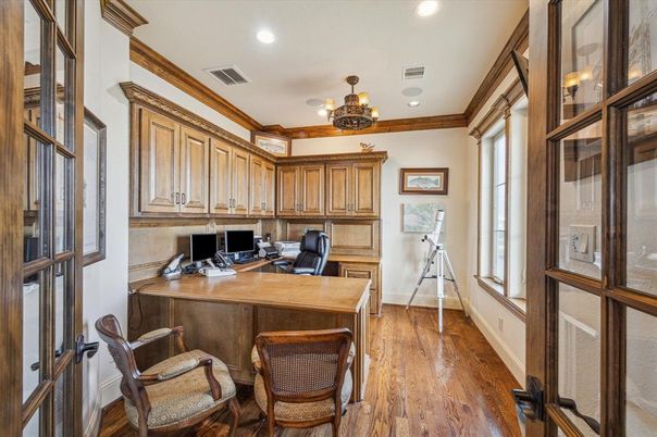 Home Office, Interior, Recessed Lighting, Wood Texture Flooring