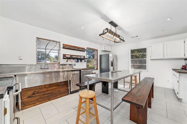 Dining room, Interior, Kitchen, Pendant Lights, Recessed Lighting, Stainless Steel Appliances
