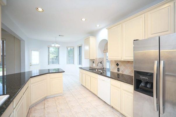 Chandelier, Interior, Kitchen, Recessed Lighting, Stainless Steel Appliances