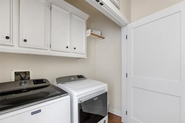 Interior, Washer, Wood Texture Flooring