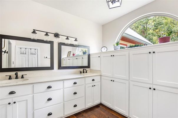Bathroom, Dual Sink Vanities, Interior, Wood Texture Flooring