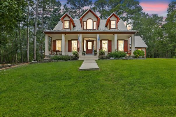 Backyard, Exterior, Facade, Cape Cod