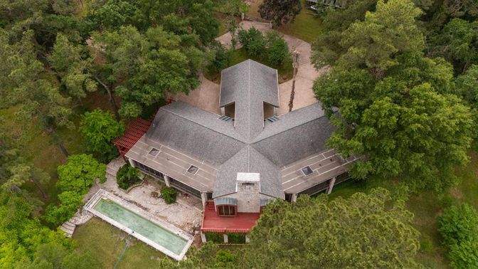 Exterior, Drone