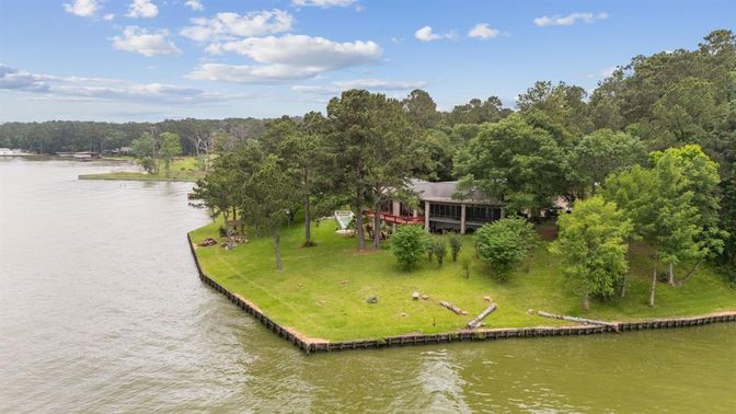 Exterior, Lake