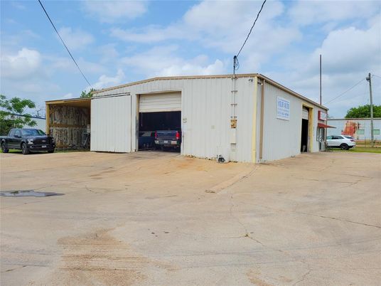Detached Garage, Exterior