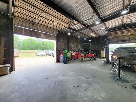 Garage, Interior
