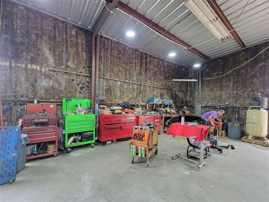 Garage, Interior